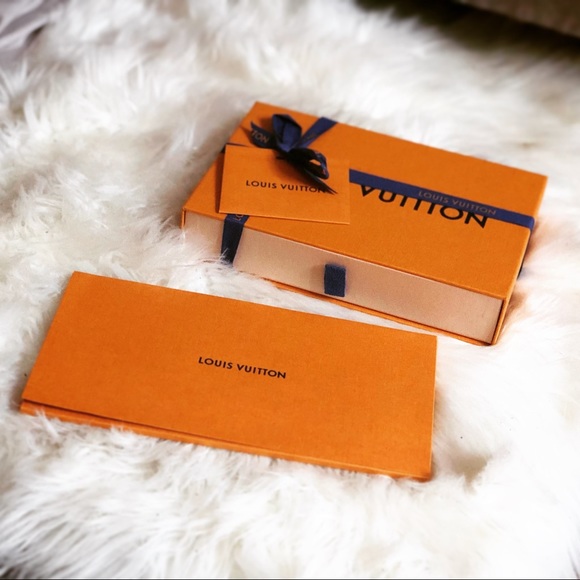 Authentic Louis Vuitton phone case - Picture 2 of 3